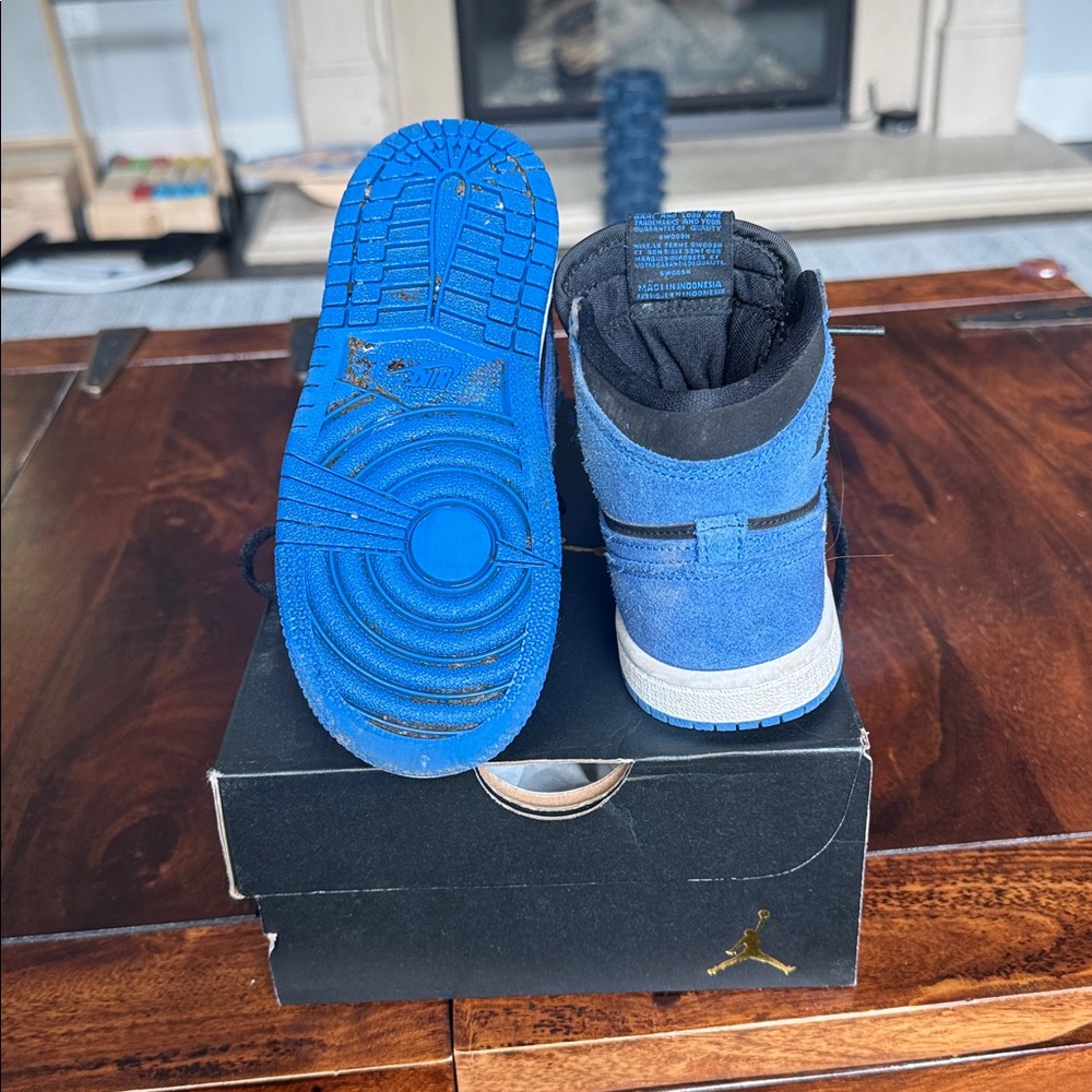 Kids Jordan 1 Retro High OG Black and Blue Sneakers - Picture 2 of 7